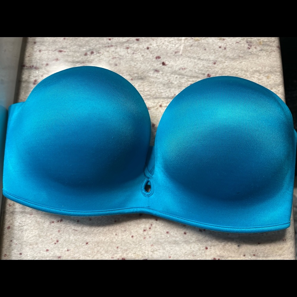 34C Victoria’s Secret Bombshell Strapless Bra